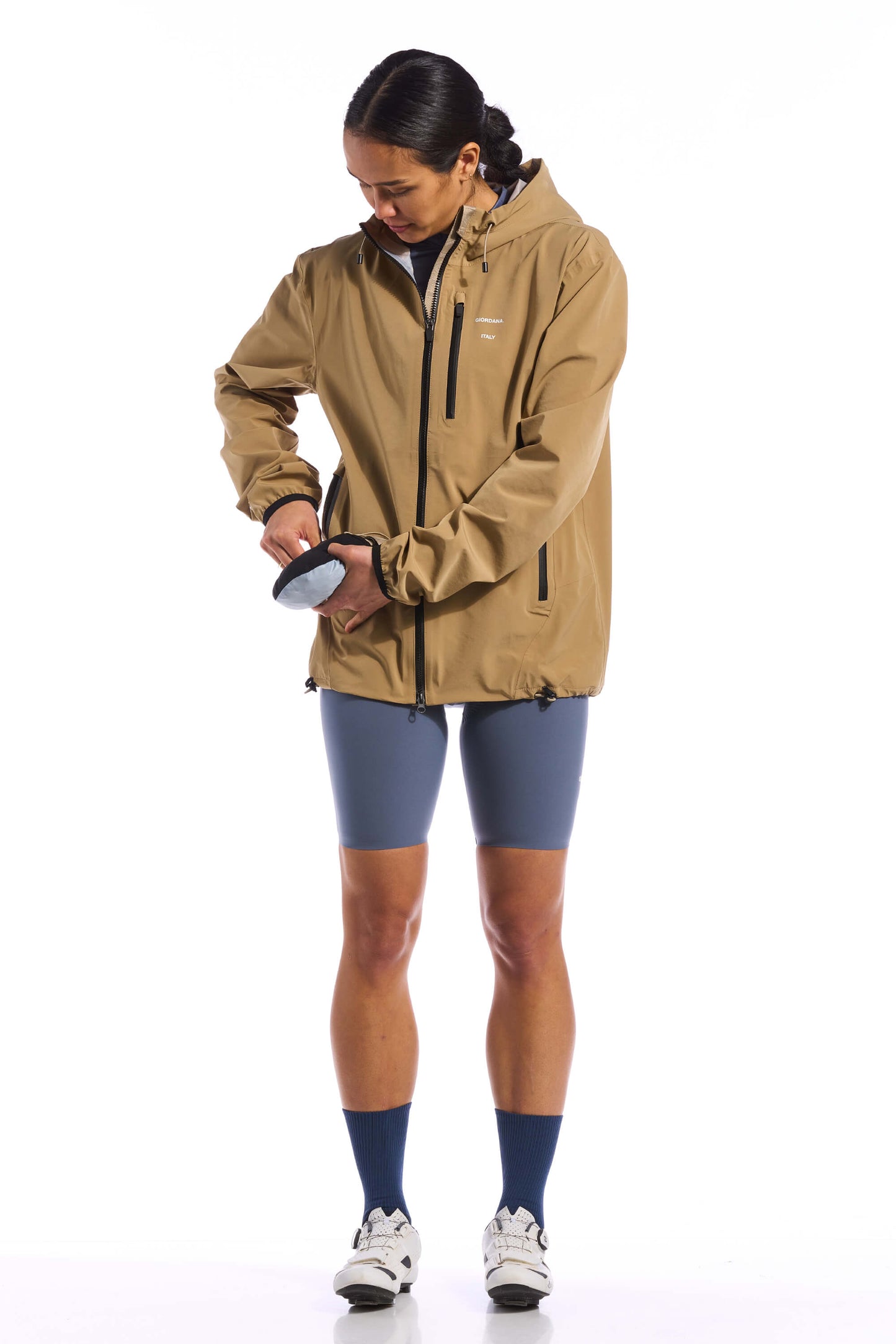 Image of the taped seams on The KB Jetty Rain Jacket, ensuring a 100% waterproof shell that effectively shields against downpours, available on Cassiopeia US.