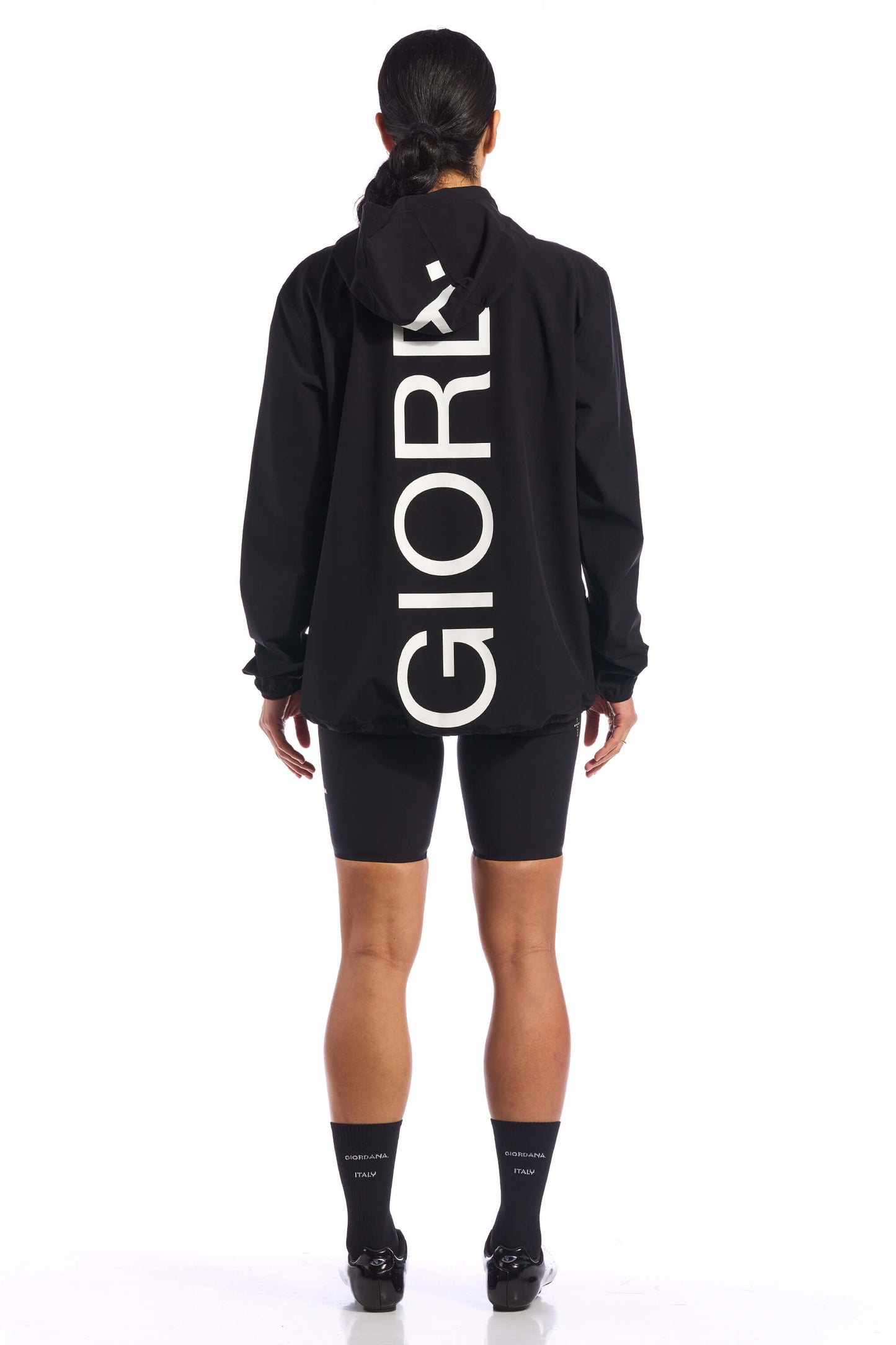 Image displaying the unisex sizing of the Jetty Rain Jacket, tailored to fit every rider, with models Richard in size Medium and Maira in size XSmall, available on Cassiopeia US.