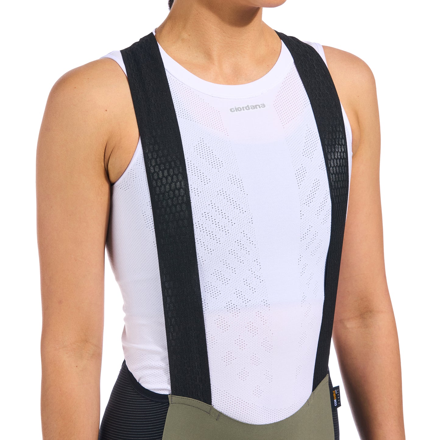 Durable Cordura® fabric side panels provide excellent abrasion resistance for rugged conditions.