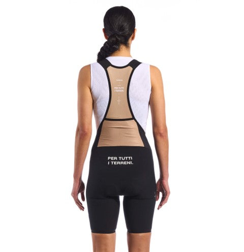 Image showcasing the lightweight and compressive Quattro™ fabric used in the bib shorts, designed to enhance comfort during midsummer rides, available on Cassiopeia US.
