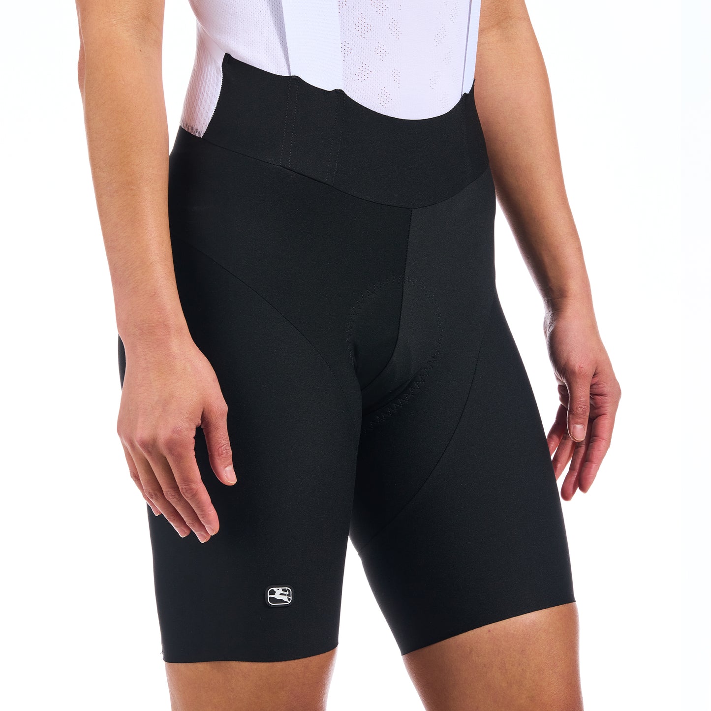 High-performance microfiber with 4-way stretch and medium compression for ease of movement.