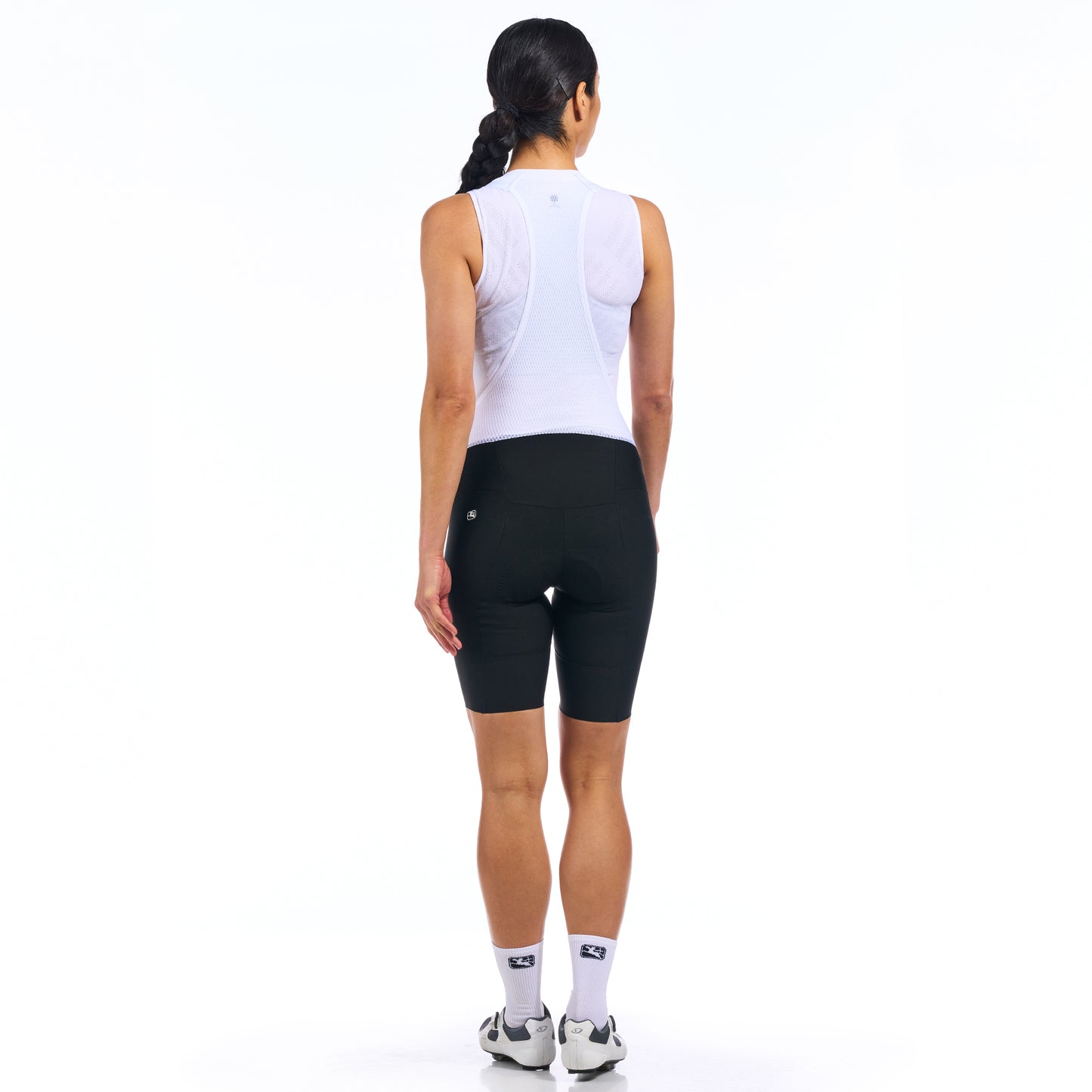 Lightweight mesh bib uppers provide ventilation to keep you cool during summer riding.