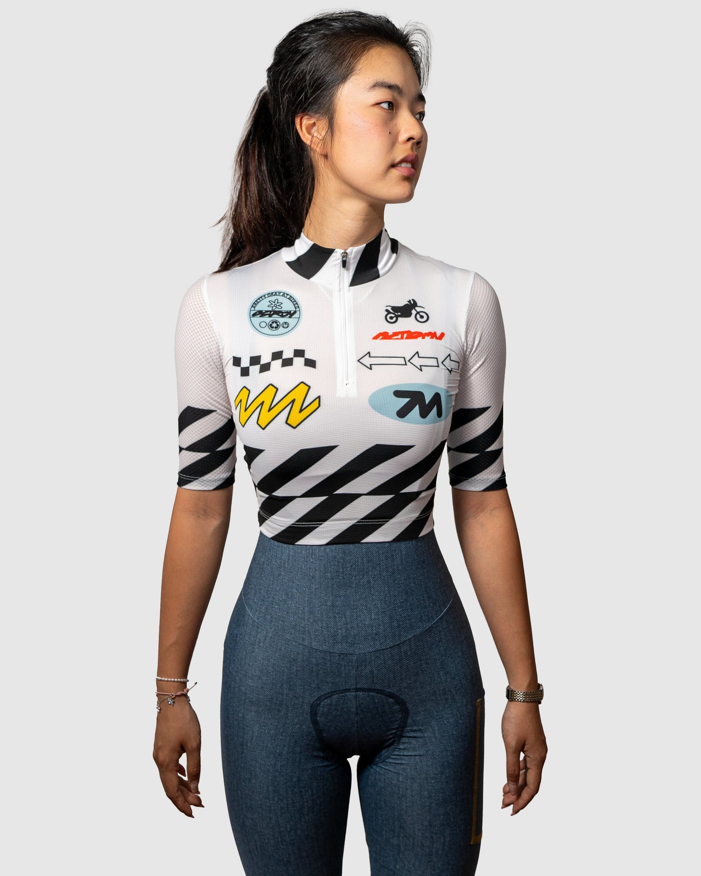 Side view of the Minimo Jersey - Moto, highlighting its vintage quarter-zip and tailored fit.