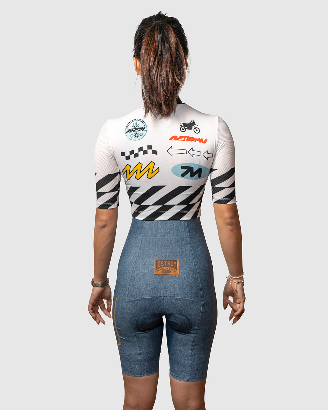 Cyclist wearing the Minimo Jersey - Moto, perfect for summer rides or casual wear.