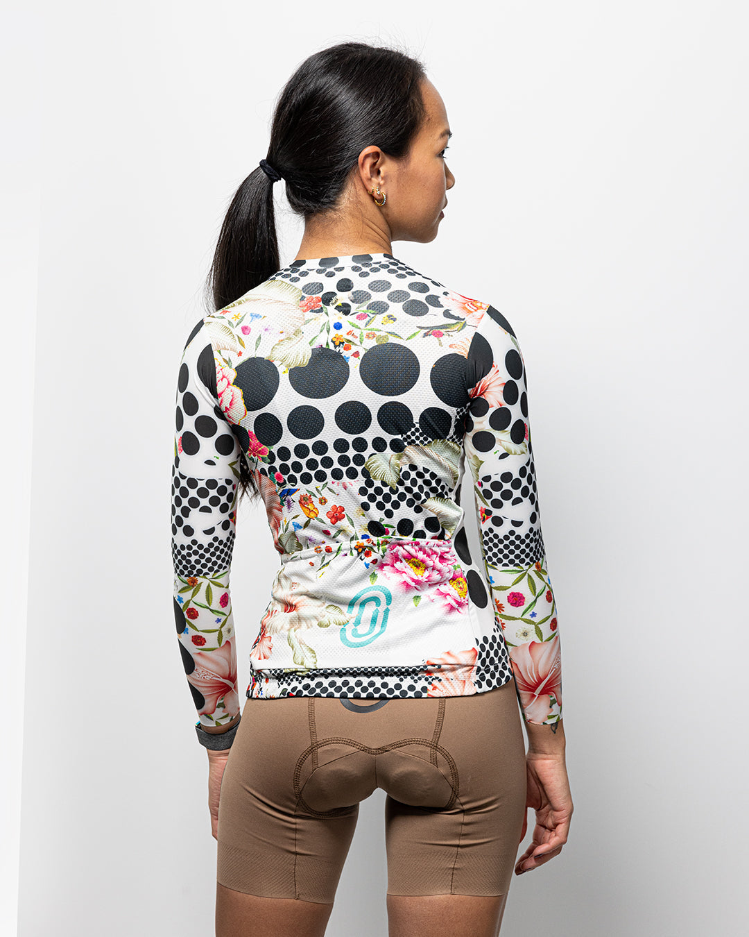 Unique Omloop White jersey featuring updated design elements, including calibration circles reminiscent of the Technics SL-1200 Mk II, available on Cassiopeia US.