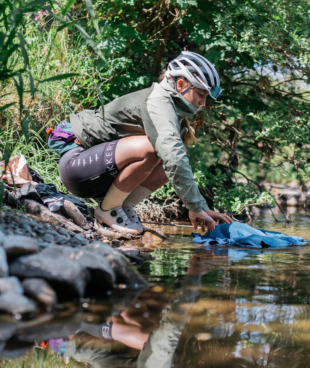 cyclist wearing Q Gran Tourer XC - Dusty Pink