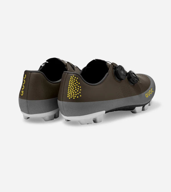 Gran Tourer XC in Moss Cassiopeia on an urban street with skyscrapers.