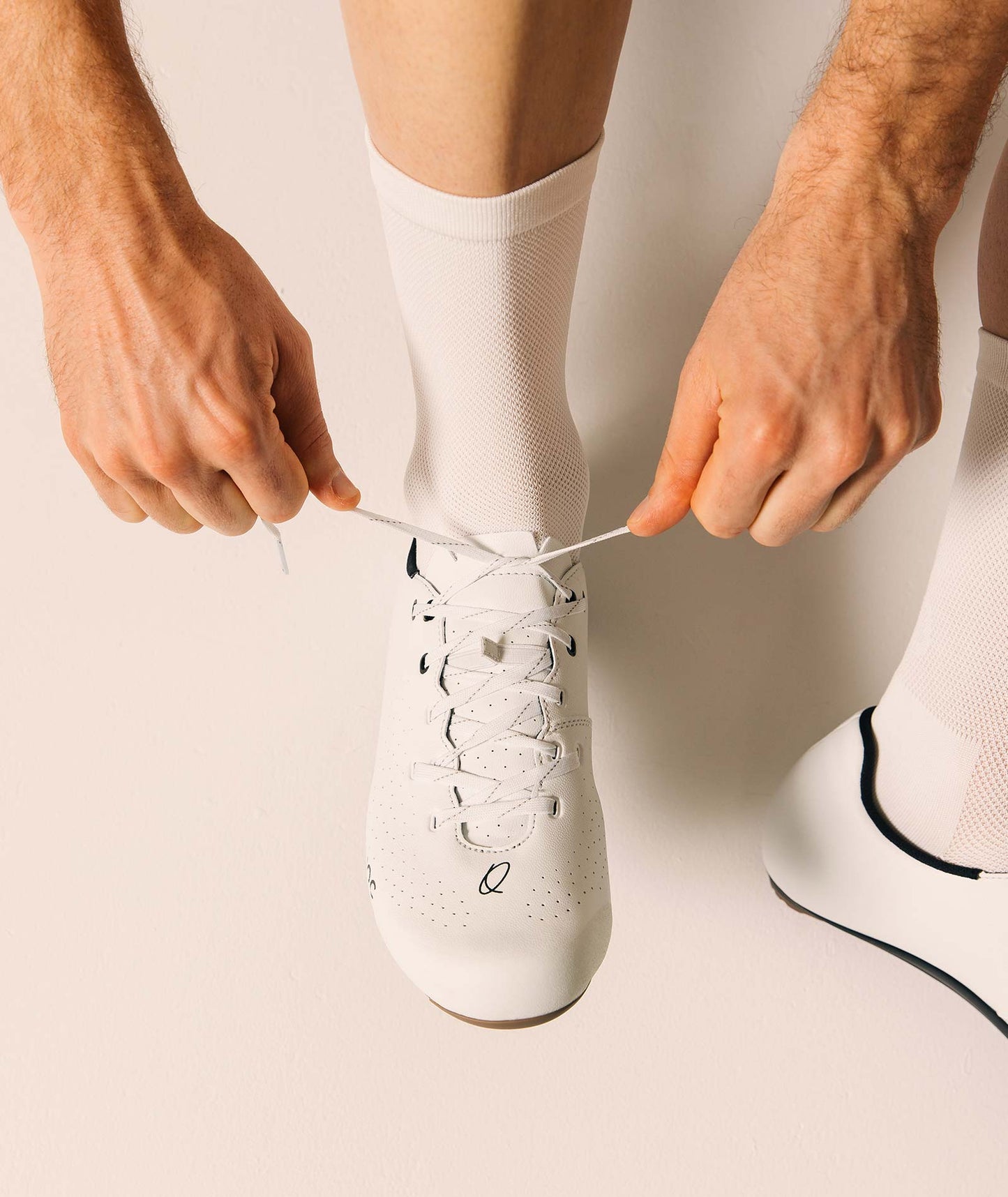 Escape Road Lace shoes with malleable heel padding and a foot-hugging fit, providing all-day comfort on any terrain.