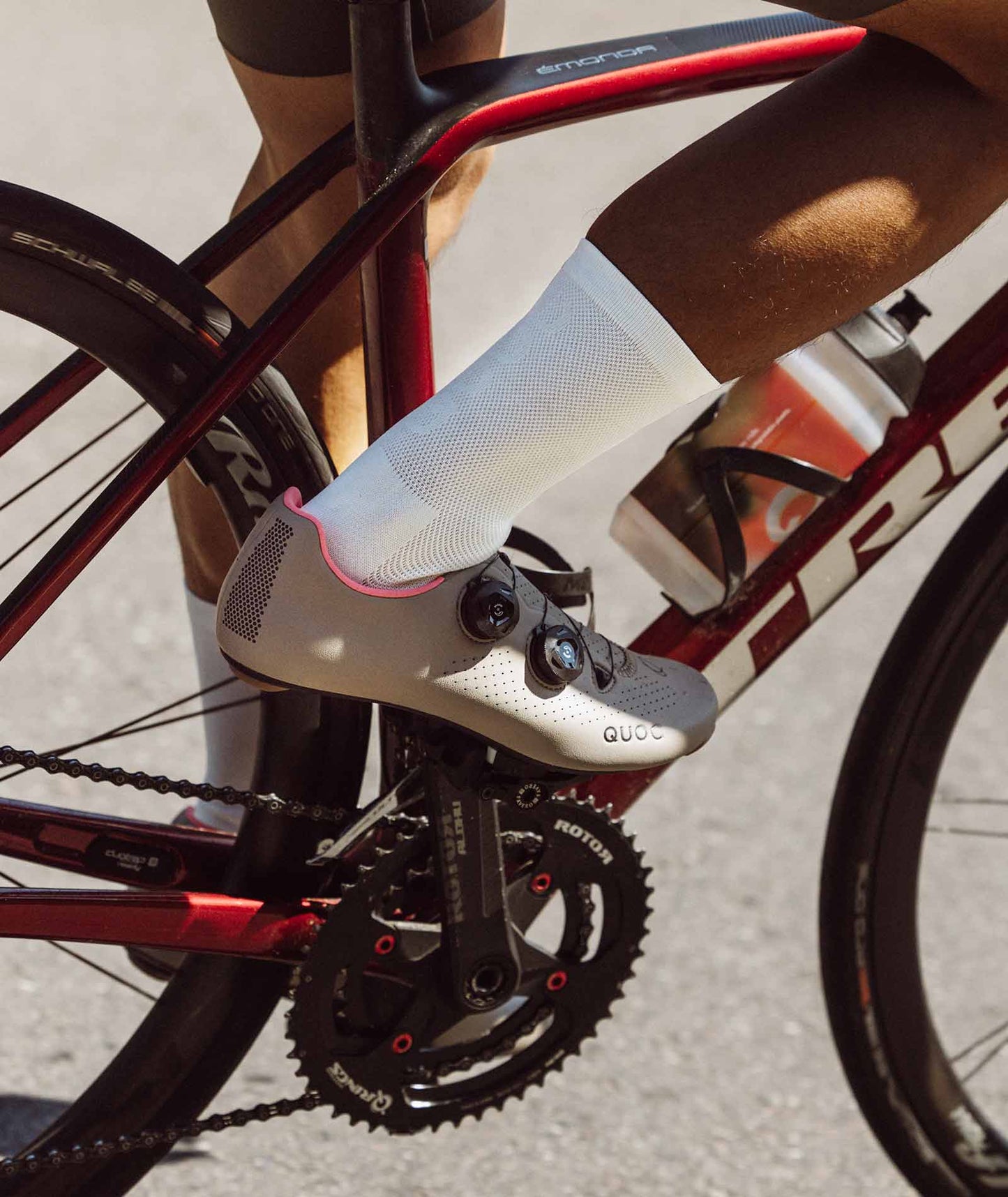 Mono II - Sand paired with cycling gear, emphasizing elegance and performance.