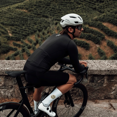 Stylish and lightweight helmet for road and trail cycling