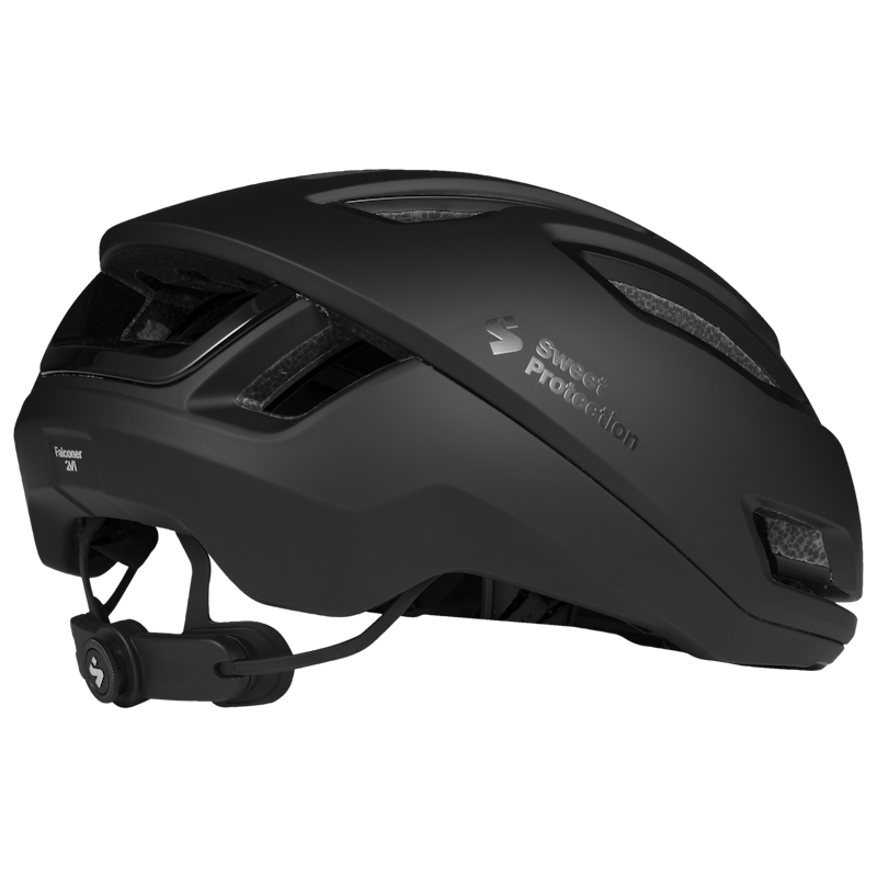 High-performance helmet equipped with Mips Air system for added safety against rotational forces.
black color