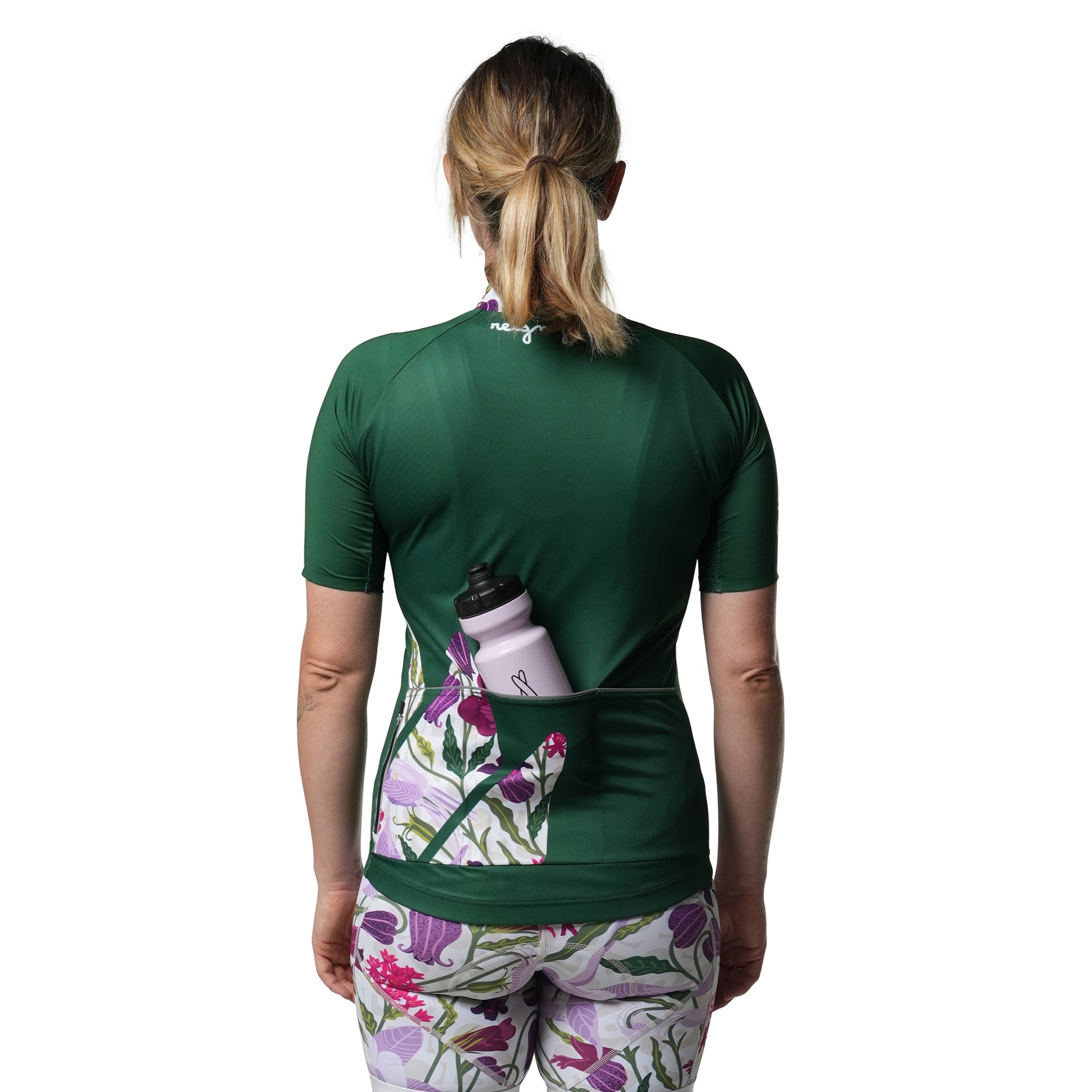 Experience the performance of Cassiopeia Crown Cycling Jersey, tailored for female cyclists.