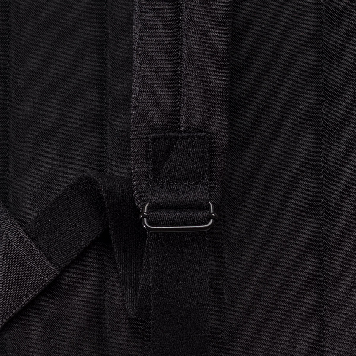 Cassiopeia expandable urban backpack, reinforced padded base, quick-access zipper