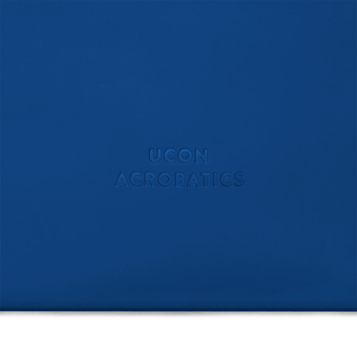 Jona bag with soft fleece lining, protects belongings from scratches.