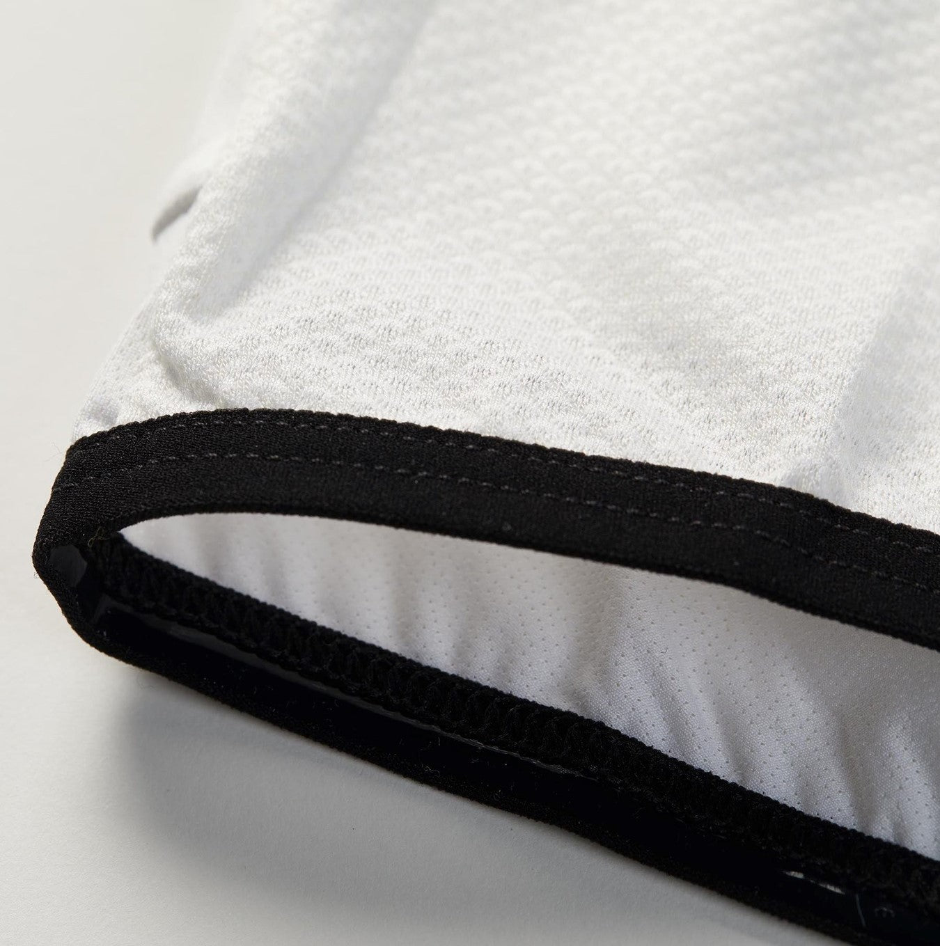 Cassiopeia Radiator Mesh Jersey offers UPF30 sun protection with its innovative recycled polyester fabric.