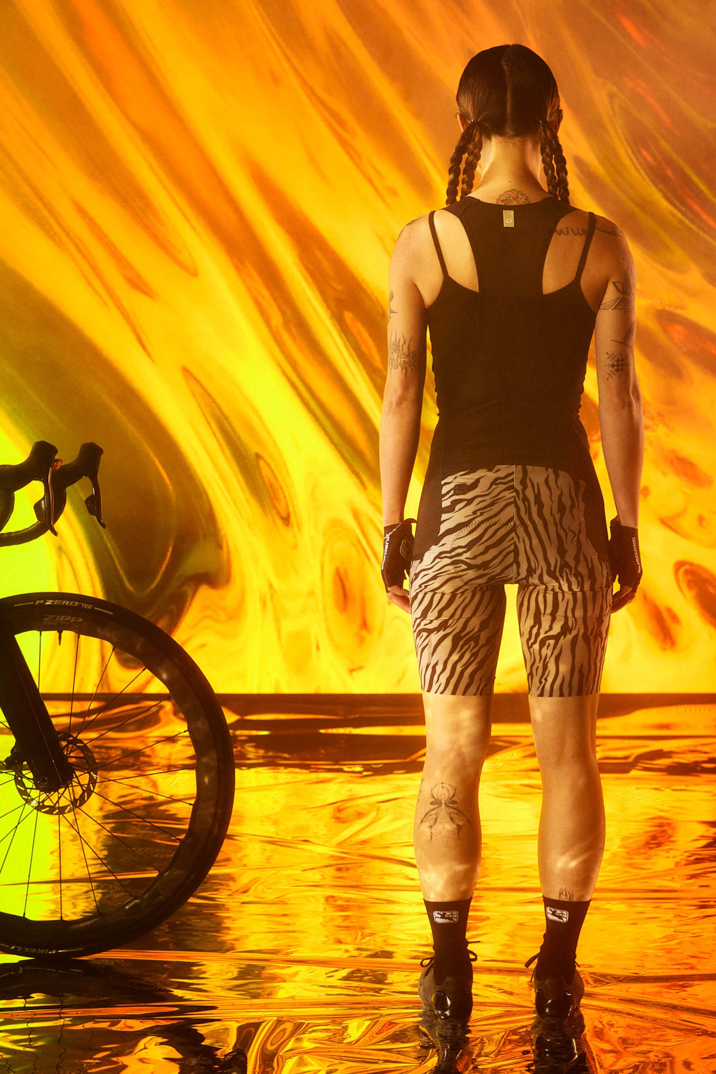 Women's Beyond Gravel Cargo Bib Shorts - Moonrock Tiger