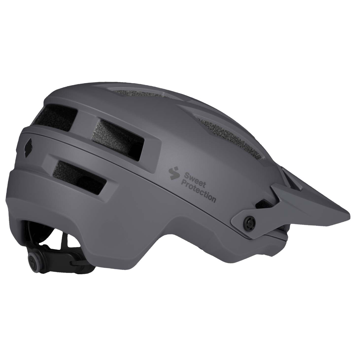 Well-ventilated helmet that ensures optimal airflow, keeping cyclists cool and comfortable even on intense trails.