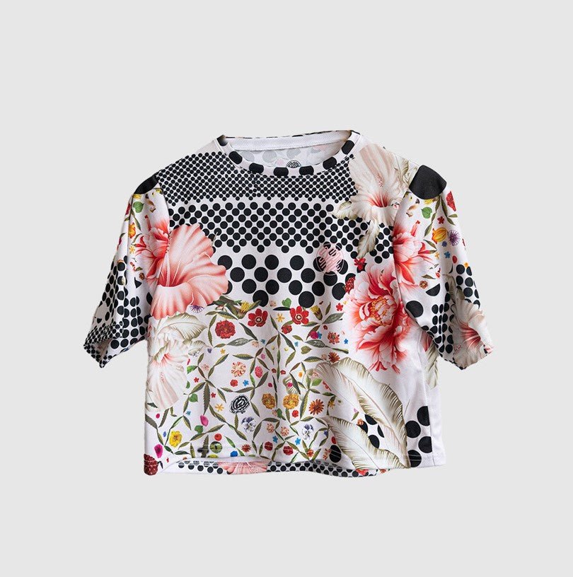 Cassiopeia Omloop Crop Top in white, designed for style and comfort during cycling adventures.