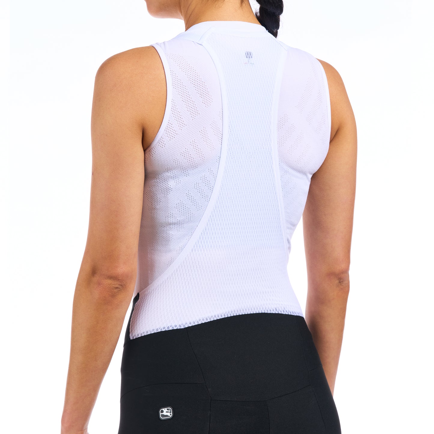 Stylish and breathable bib shorts featuring a 210 g/m² circular knit for the perfect fit on every ride.
