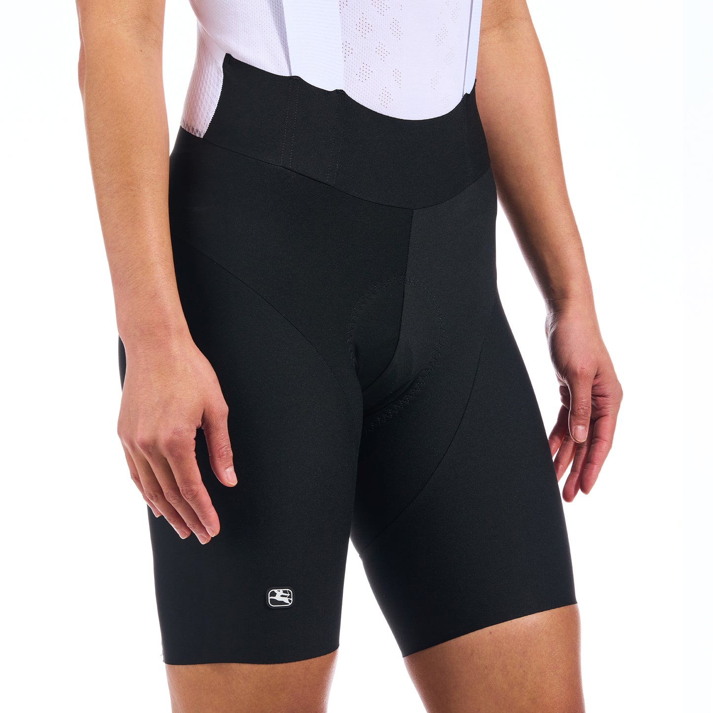 High-performance microfiber with 4-way stretch and medium compression for ease of movement.
