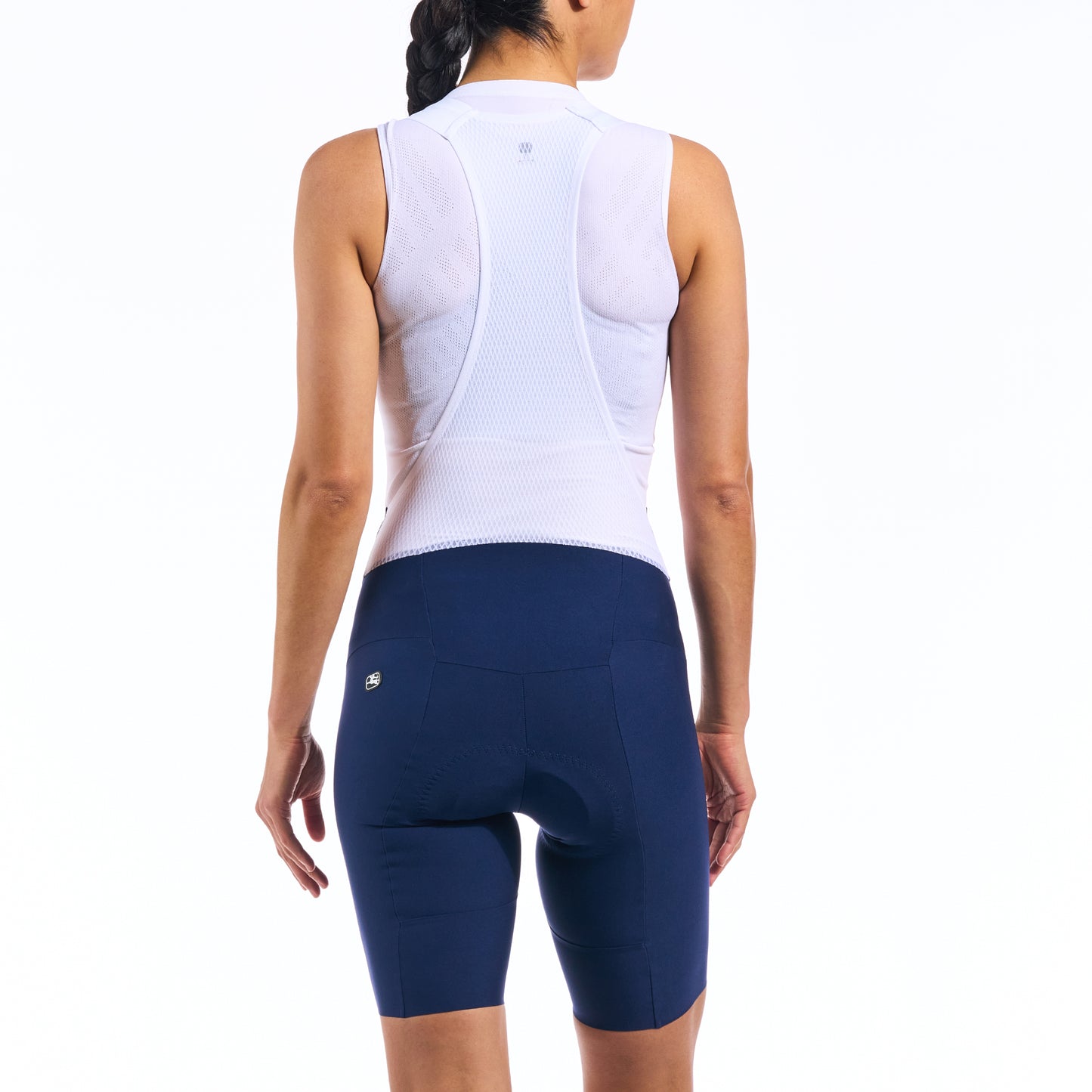 Bib shorts with UPF 50+ sun protection, perfect for sunny cycling outings.
