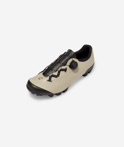 High-performance mountain bike shoes featuring a glass-fiber reinforced nylon outsole for enhanced stiffness.
