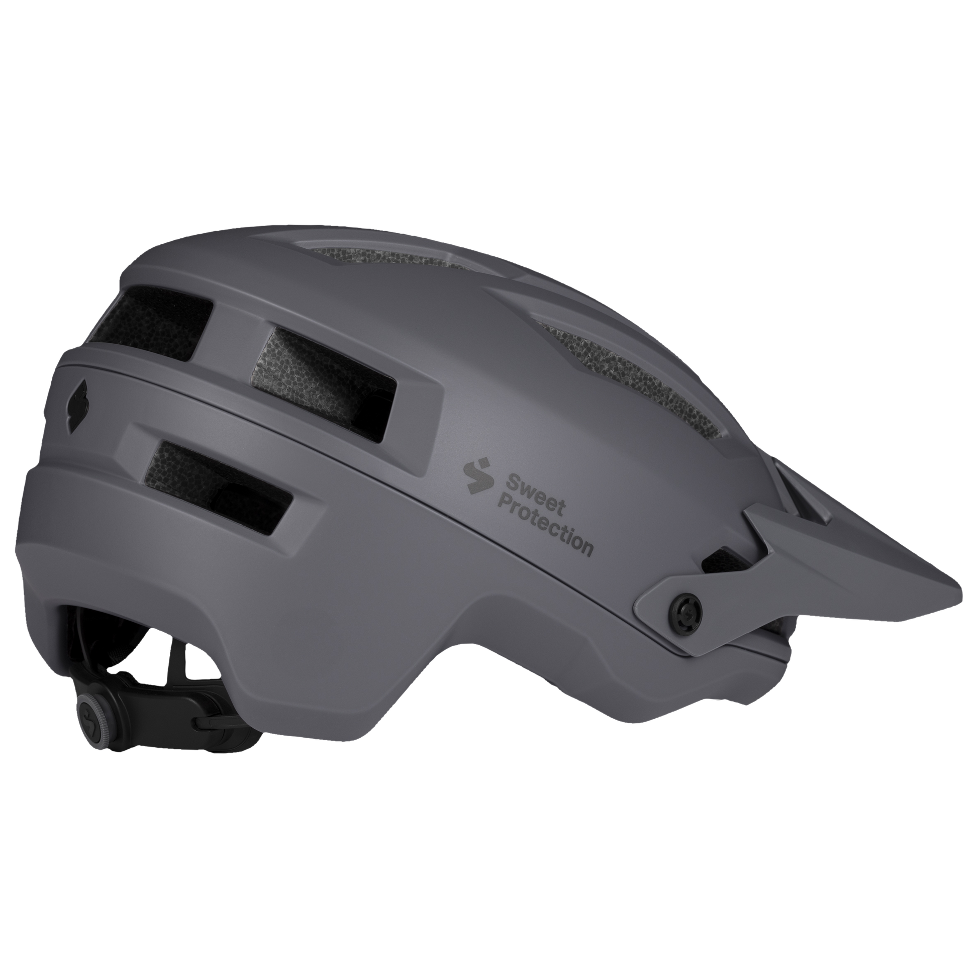 Well-ventilated helmet that ensures optimal airflow, keeping cyclists cool and comfortable even on intense trails.
