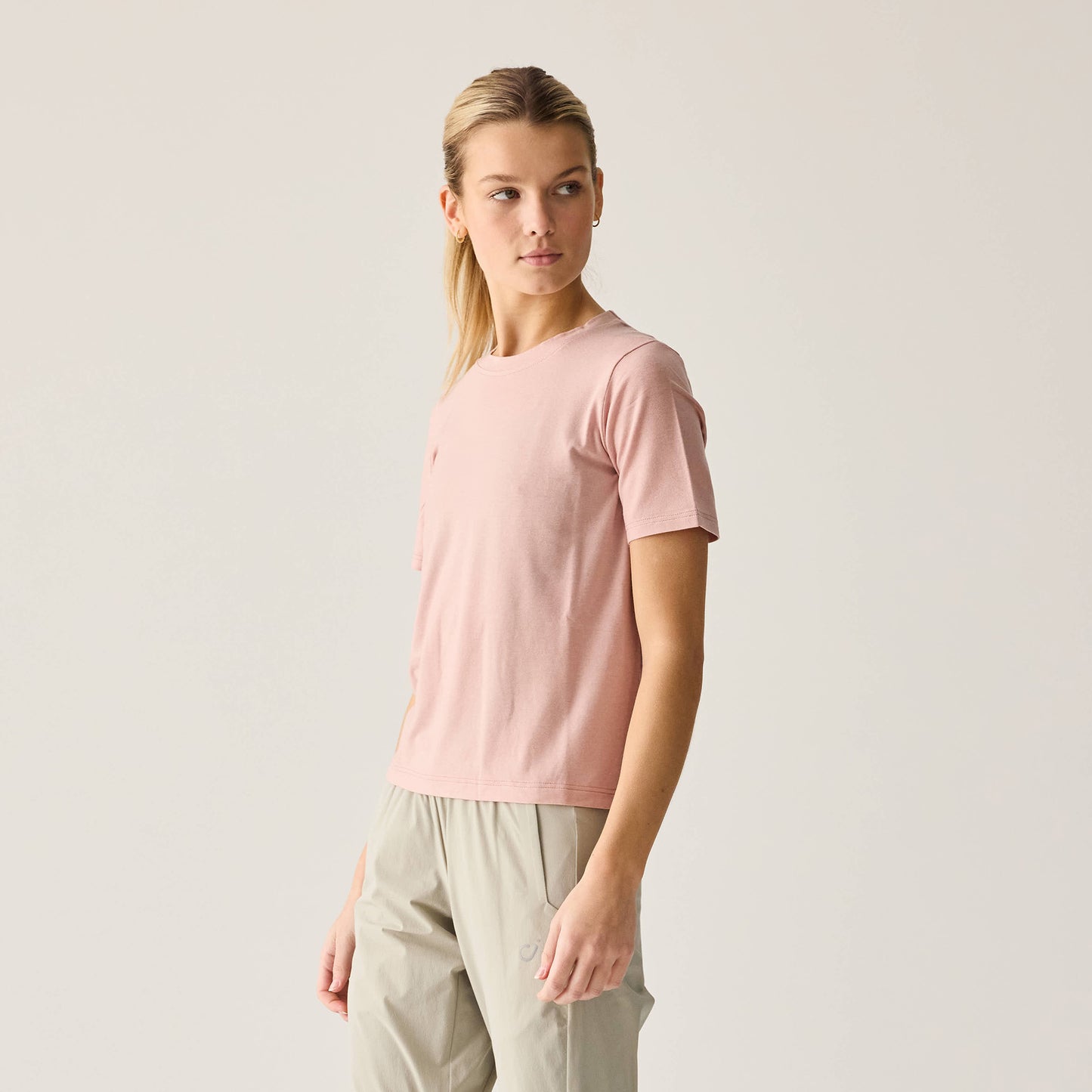 Side profile of Women's Merino Ride Tee - Misty Rose on model